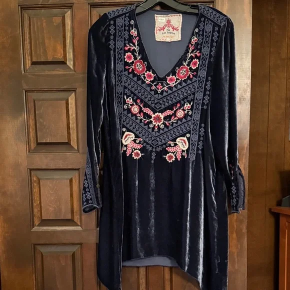 Johnny Was Blue Embroidered Top - Picture 1 of 7
